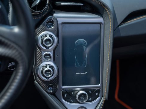 Used 2020 McLaren 720S Spider image 2