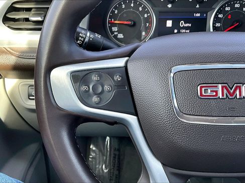 Used 2023 GMC Acadia SLT image 11