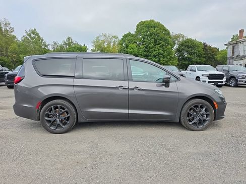 Used 2021 Chrysler Pacifica Touring w/ Cold Weather Group AWD/4WD image 4