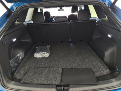 New 2025 Volkswagen Atlas Cross Sport SE image 11