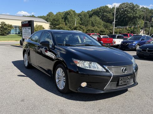 Used 2013 Lexus ES 350 w/ Luxury Pkg FWD image 4