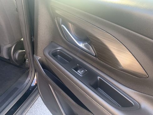 Used 2024 GMC Terrain SLE image 47