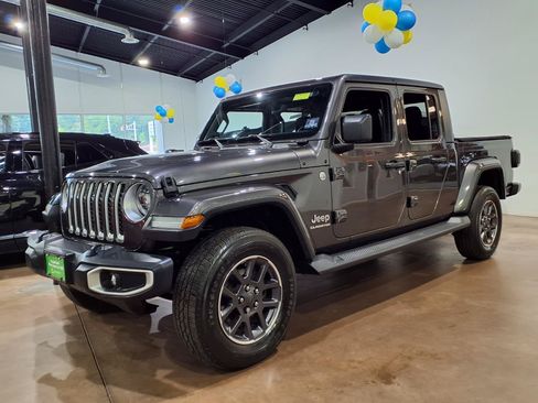 Used 2020 Jeep Gladiator Overland AWD/4WD image 3