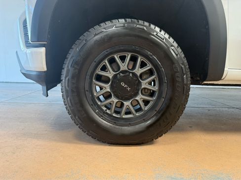 Used 2022 Chevrolet Silverado 1500 Custom w/ Safety Confidence Package AWD/4WD image 8