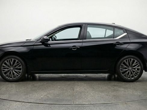 Used 2025 Nissan Altima 2.5 SV FWD image 5
