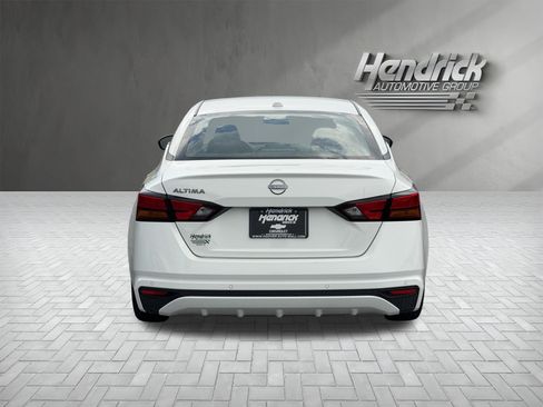 Used 2025 Nissan Altima 2.5 SV FWD image 9