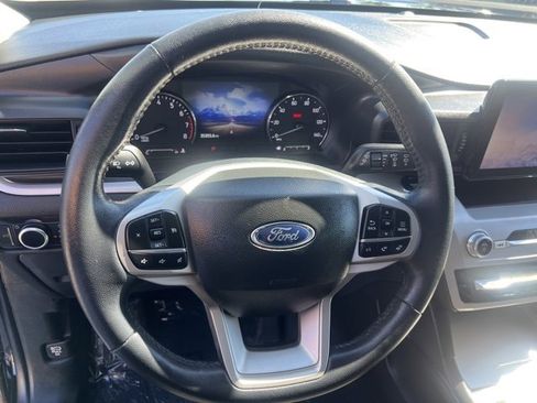 Used 2023 Ford Explorer XLT image 16