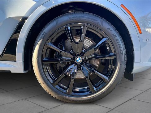 Used 2025 BMW X7 M60i image 11
