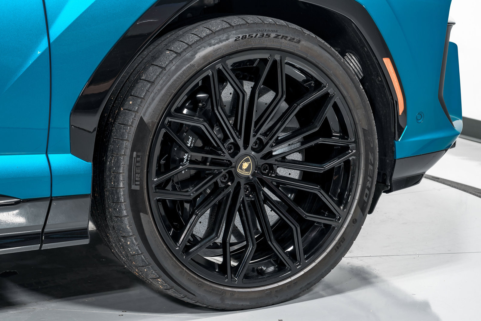 Used 2025 Lamborghini Urus SE AWD/4WD image 53
