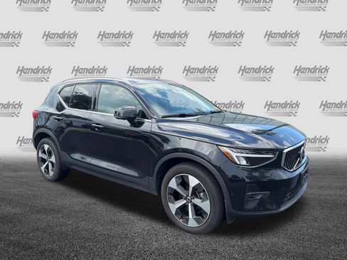 Used 2023 Volvo XC40 B5 Ultimate w/ Climate Package AWD/4WD image 2