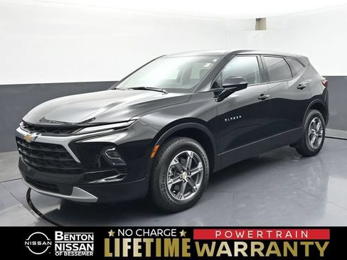 Used 2025 Chevrolet Blazer LT FWD image 1