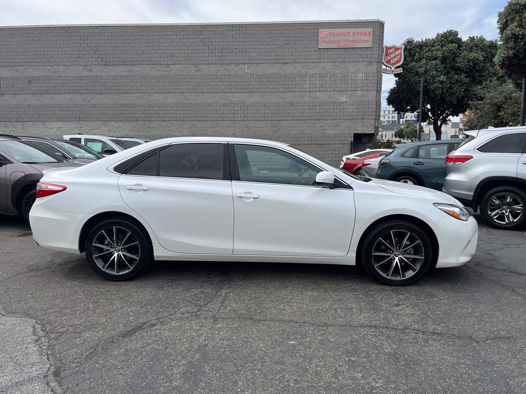 Certified 2016 Toyota Camry XSE FWD image 6