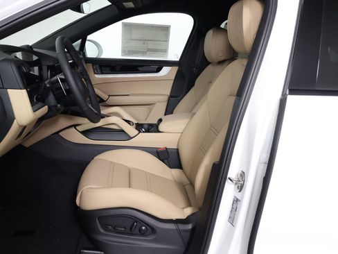 New 2026 Porsche Cayenne Coupe AWD/4WD image 5