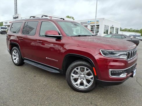 Used 2022 Jeep Wagoneer Series I w/ Premium Group I AWD/4WD image 2