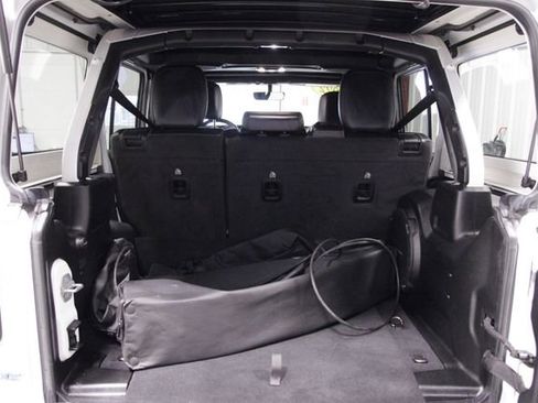 Used 2022 Jeep Wrangler Unlimited Sahara w/ Cold Weather Group image 15