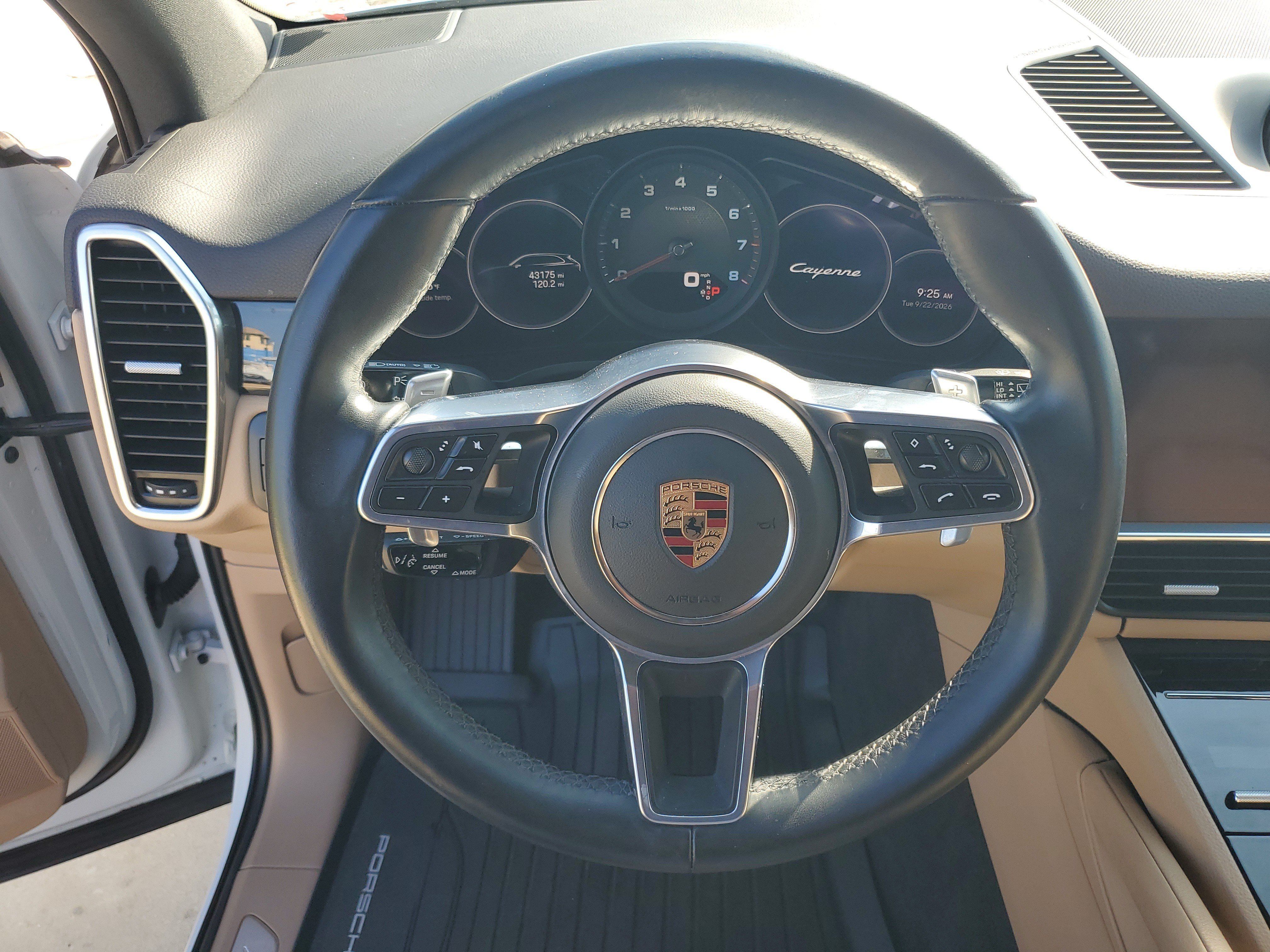 Used 2023 Porsche Cayenne Platinum Edition AWD/4WD image 17