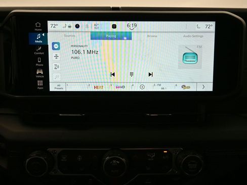 Used 2025 Jeep Gladiator Mojave w/ Convenience Group image 9