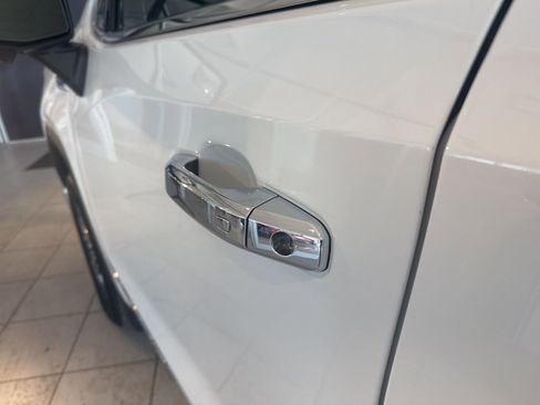 Used 2025 GMC Sierra 1500 SLT image 15