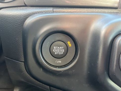 Used 2022 Jeep Wrangler Unlimited Sahara image 16