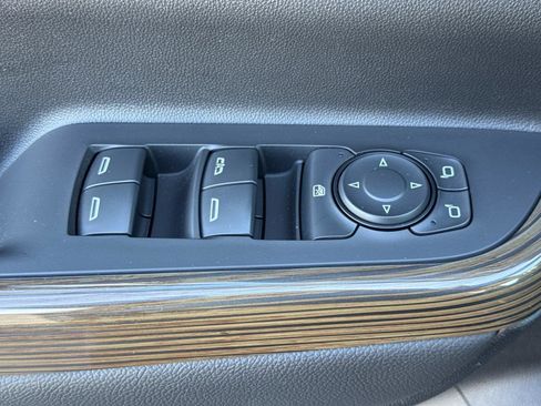 Used 2022 GMC Acadia SLE w/ Driver Convenience Package image 16