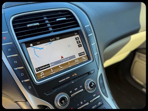 Used 2017 Lincoln MKX Reserve image 17