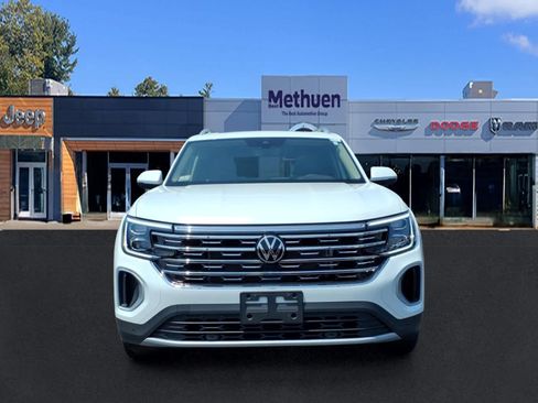 Used 2024 Volkswagen Atlas SEL AWD/4WD image 2