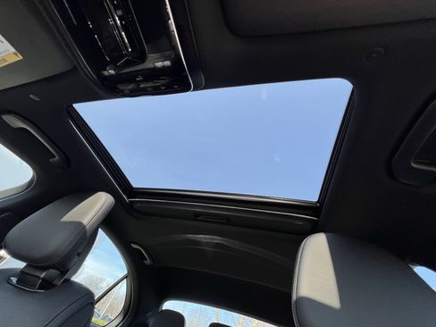 Used 2025 Mercedes-Benz C 300 Sedan image 28