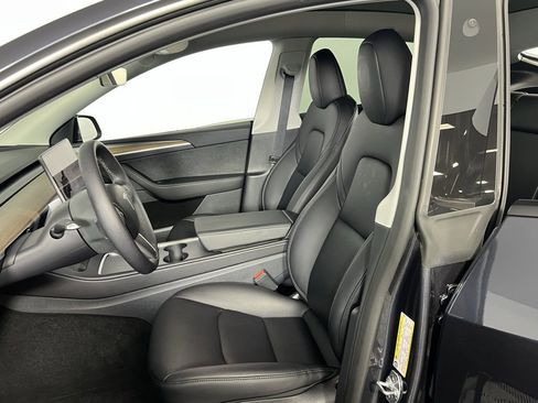 Used 2025 Tesla Model Y Long Range image 22