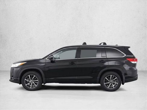 Used 2017 Toyota Highlander XLE AWD/4WD image 4