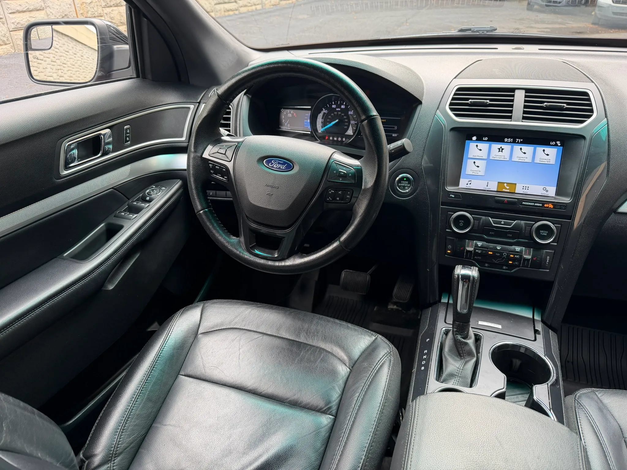 Used 2017 Ford Explorer XLT w/ Equipment Group 202A FWD image 14