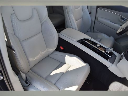 Certified 2023 Volvo XC90 B6 Ultimate w/ Protection Package Premier image 32