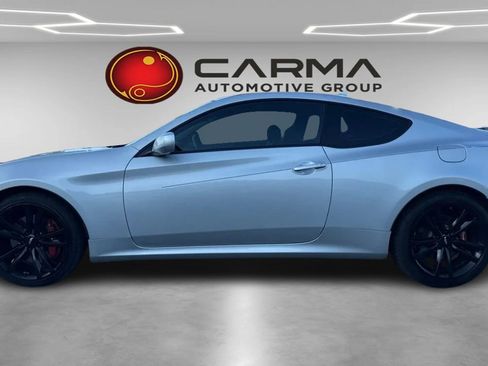 Used 2010 Hyundai Genesis 2.0T RWD image 2
