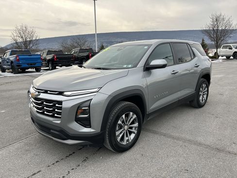 Used 2025 Chevrolet Equinox LT image 3