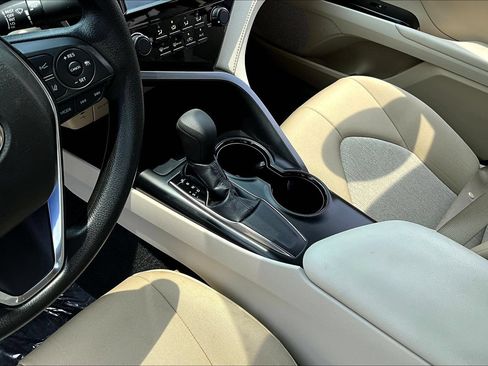 Used 2019 Toyota Camry LE FWD image 17
