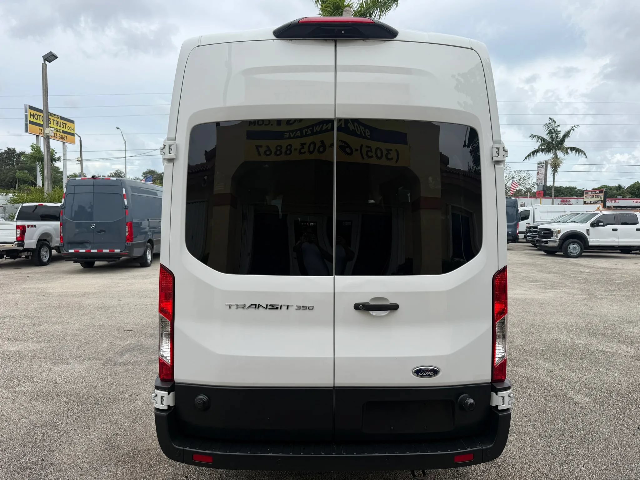 Used 2024 Ford Transit 350 XLT RWD image 5