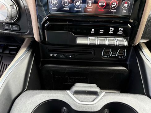 Used 2019 RAM 1500 Laramie AWD/4WD image 24