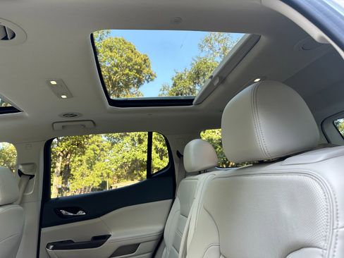 Used 2022 GMC Acadia Denali w/ Denali Technology Package image 24