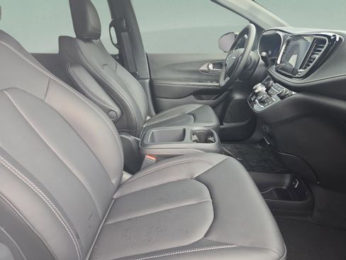 New 2026 Chrysler Pacifica Select image 26