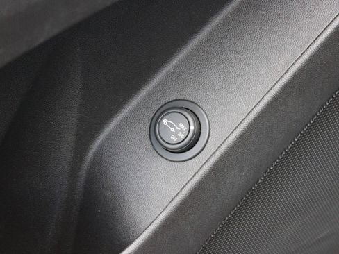 Used 2019 Chevrolet Equinox LT w/ Driver Convenience Package FWD image 17