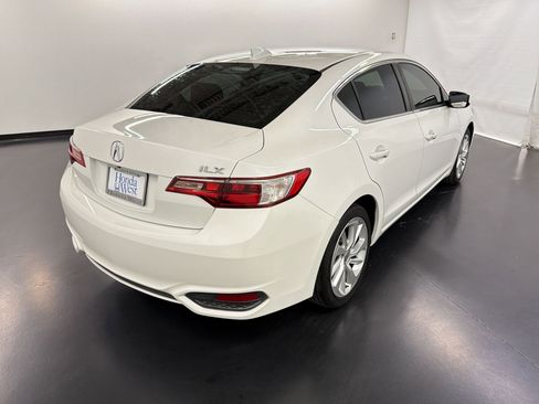 Used 2017 Acura ILX w/ Premium Package FWD image 9