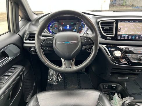 Used 2020 Chrysler Pacifica Touring-L w/ S Appearance Package image 20