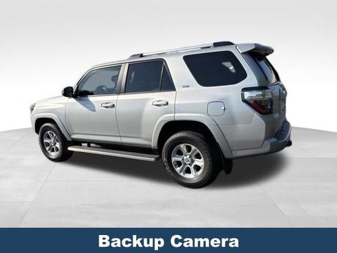 Used 2022 Toyota 4Runner SR5 AWD/4WD image 5
