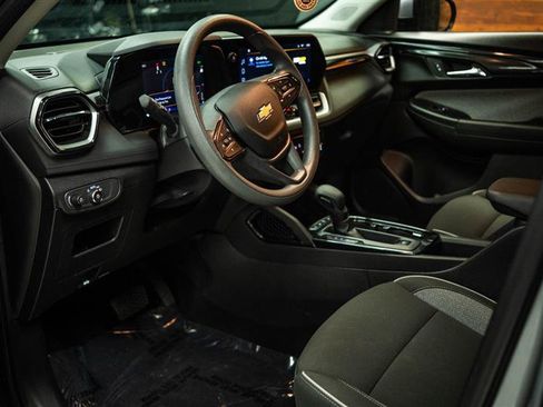 Used 2025 Chevrolet TrailBlazer LT AWD/4WD image 8