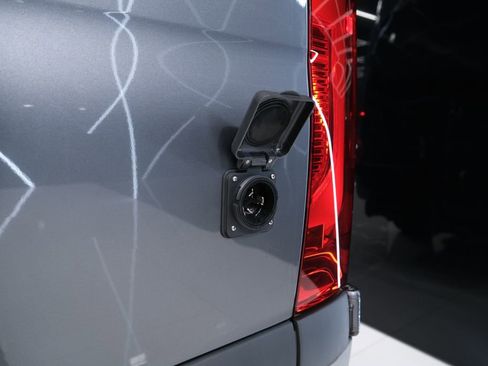 Used 2021 Mercedes-Benz Sprinter 2500 image 11