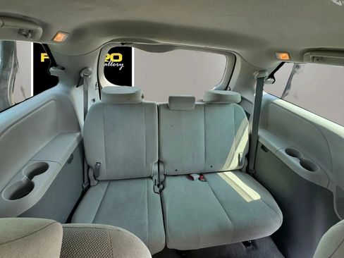 Used 2014 Toyota Sienna L FWD image 11
