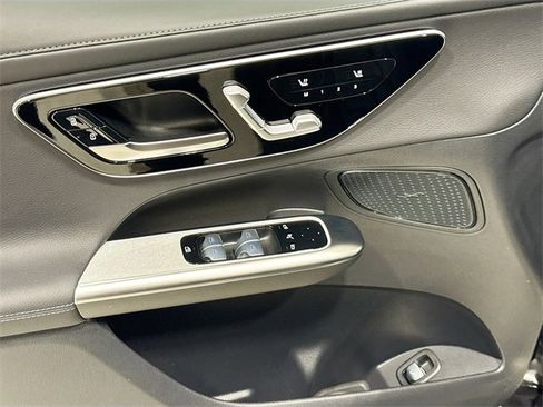 Used 2025 Mercedes-Benz GLC 300 4MATIC image 17