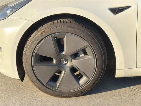 Used 2022 Tesla Model 3 RWD image 7