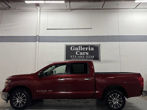Used 2018 Nissan Titan SV image 1