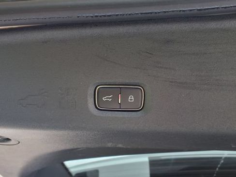 Used 2025 Ford Expedition Active AWD/4WD image 18