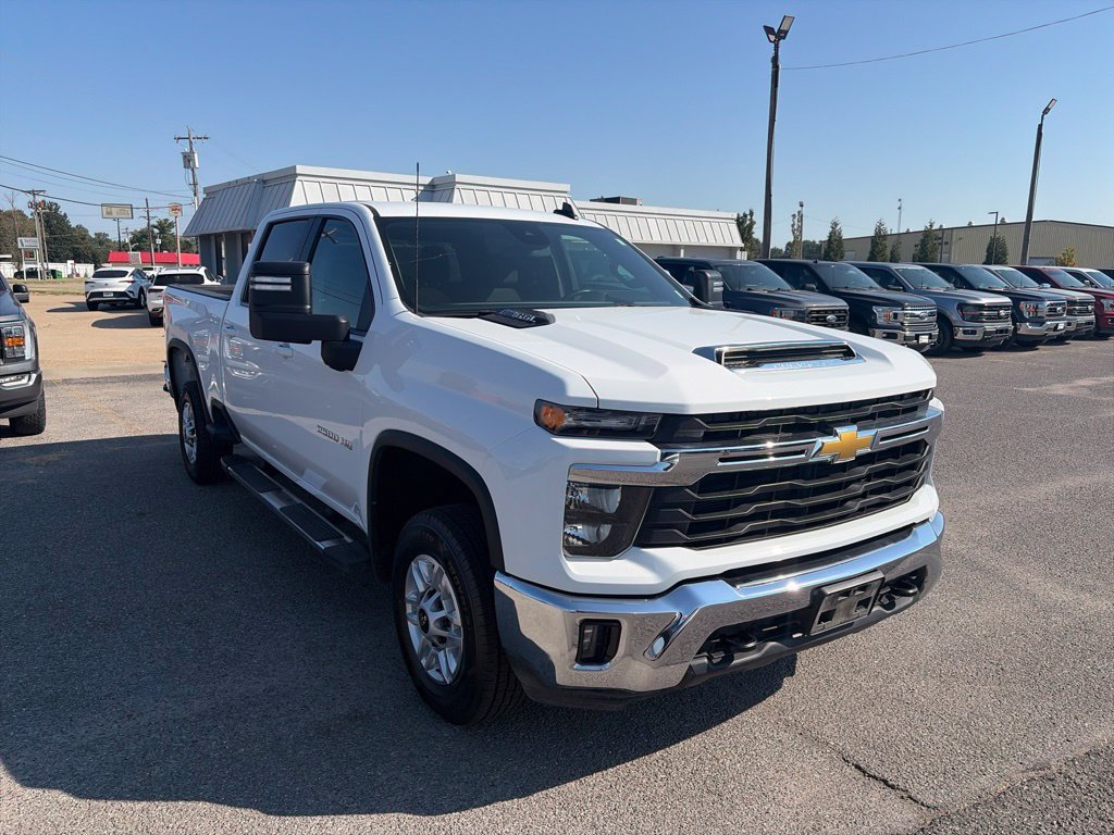 Used 2025 Chevrolet Silverado 2500 LT w/ Convenience Package AWD/4WD image 8